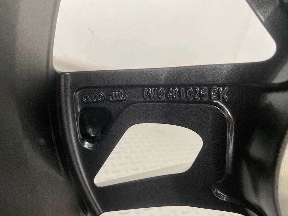 Нови 8W0601025EK 18" Оригинални Джанти Audi A4 S4 A6 C7 C8 Q5