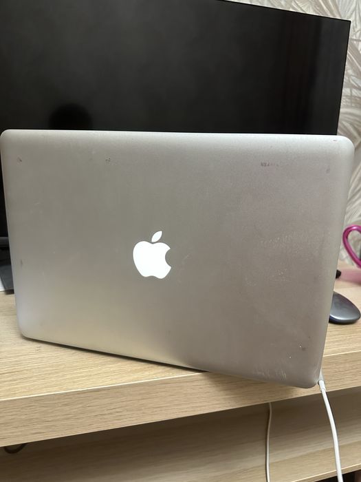 Продам MacBook 2011