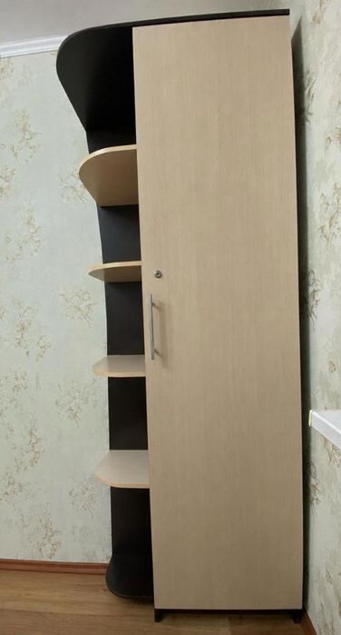 Продам шкаф размер В- 210см, ш-80см, отдел для вешалок 50см. Цена 45ты