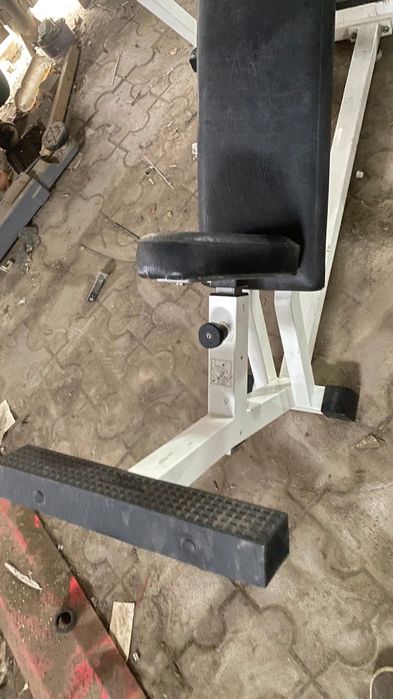 Скамья для жима в отличном состоянии