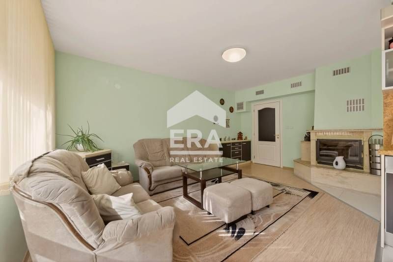 Дава се под наем Четиристаен апартамент в Варна, Център - 96 кв.м за 1296.42 € - Снимка #9