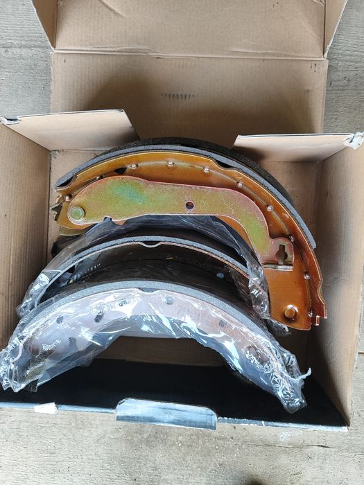 Продам тормозные колодки Ниссан Террано 2