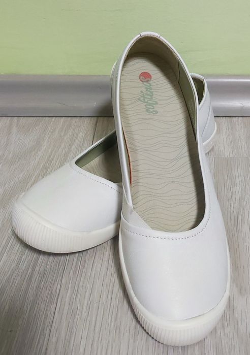 Дамски обувки Softinos - бели балеринки от естествена кожа