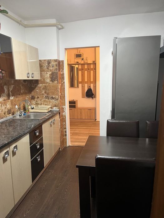 Închiriez apartament