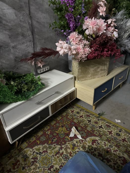 Комоды и тумбочки, столы