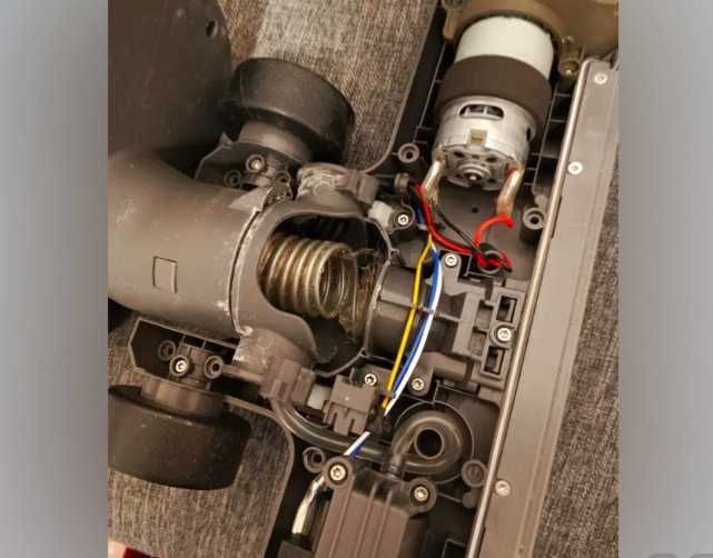 Гофра для щетки вертикального пылесоса.