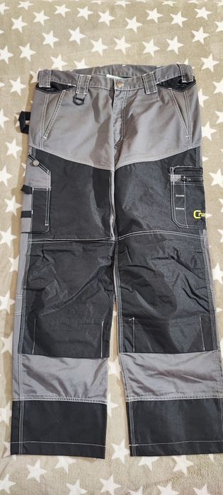 Vând pantaloni de lucru.