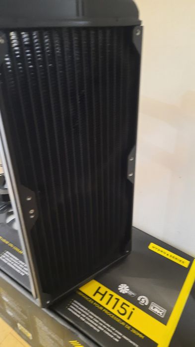 Водно охлаждане Corsair H115i