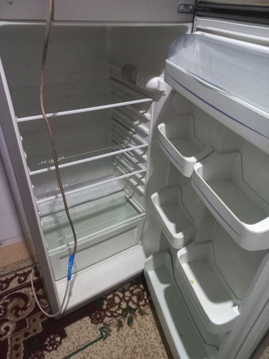 Холодильник Vestel