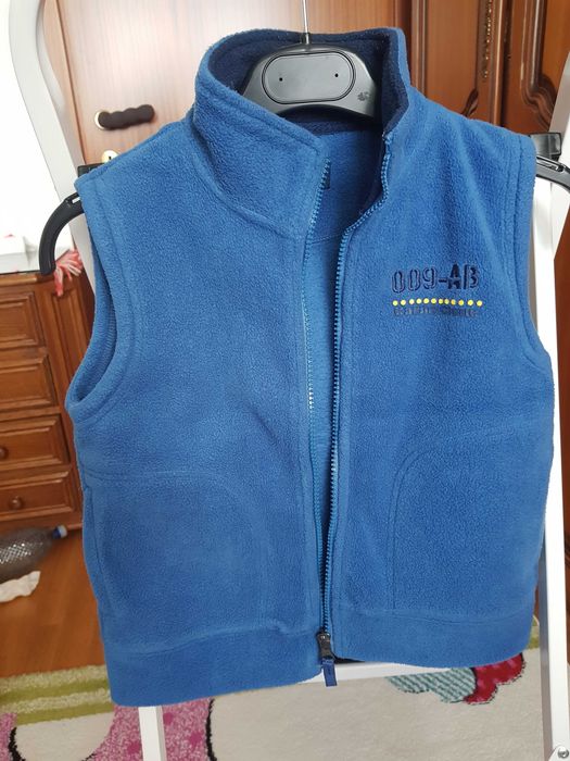 Vand tricouri, hanorace, pulover si vesta copii