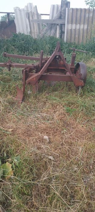 Продам плуг навесной