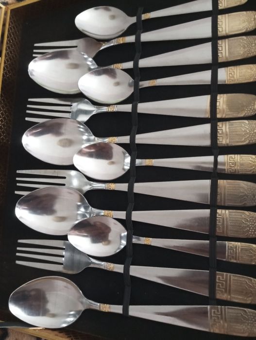 Продам чемоданчик со столовыми приборами