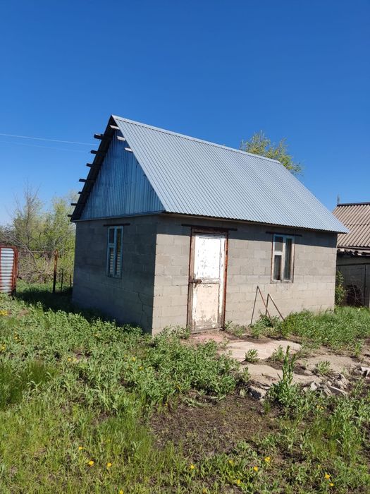 Дача почти на берегу озера ,,едучее,,