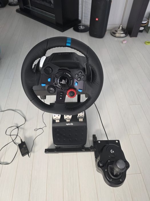Volan Logitech G29 cu schimbator de viteze si cu suport