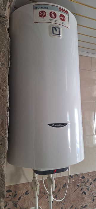 Продаю водонагреватель Ariston б/уn