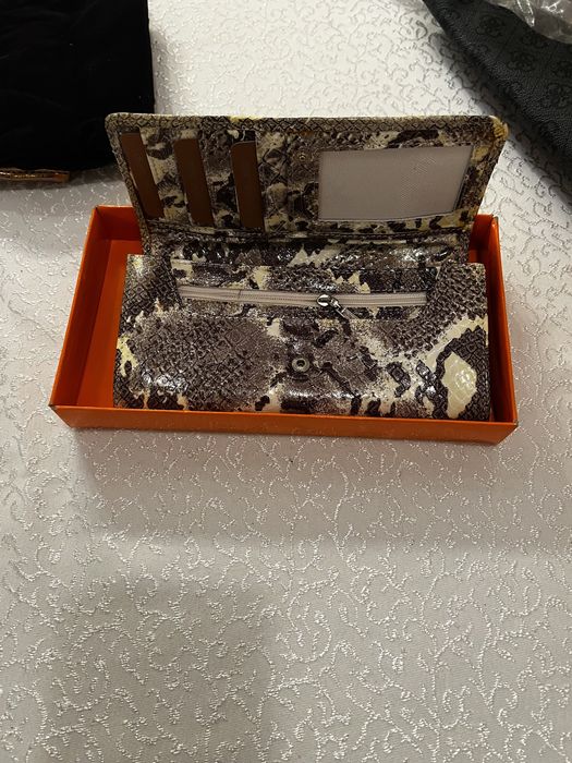 Продам разные сумки и кошельки по 5000