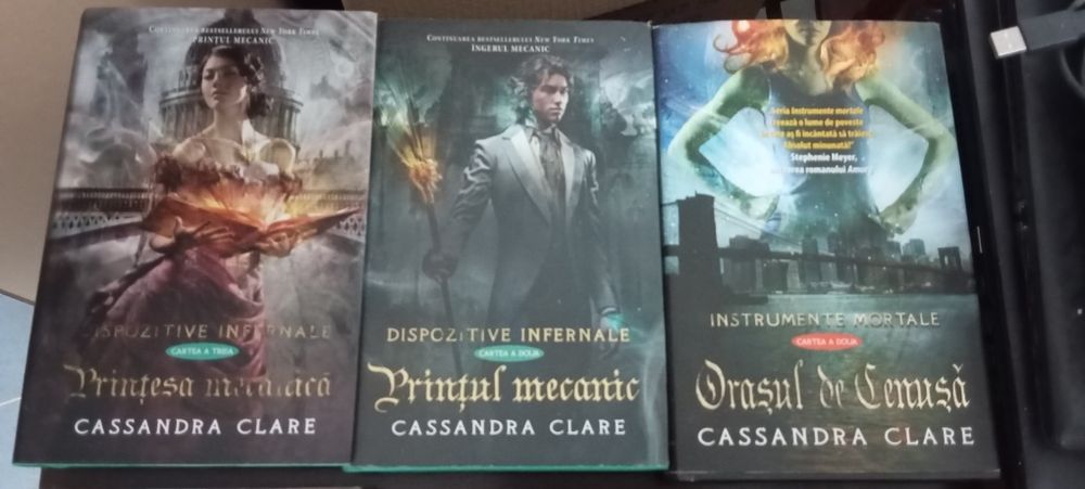 Lot Colectie carti Stephen King ,Kassandra Clare