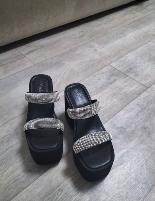 Сабо на платформе