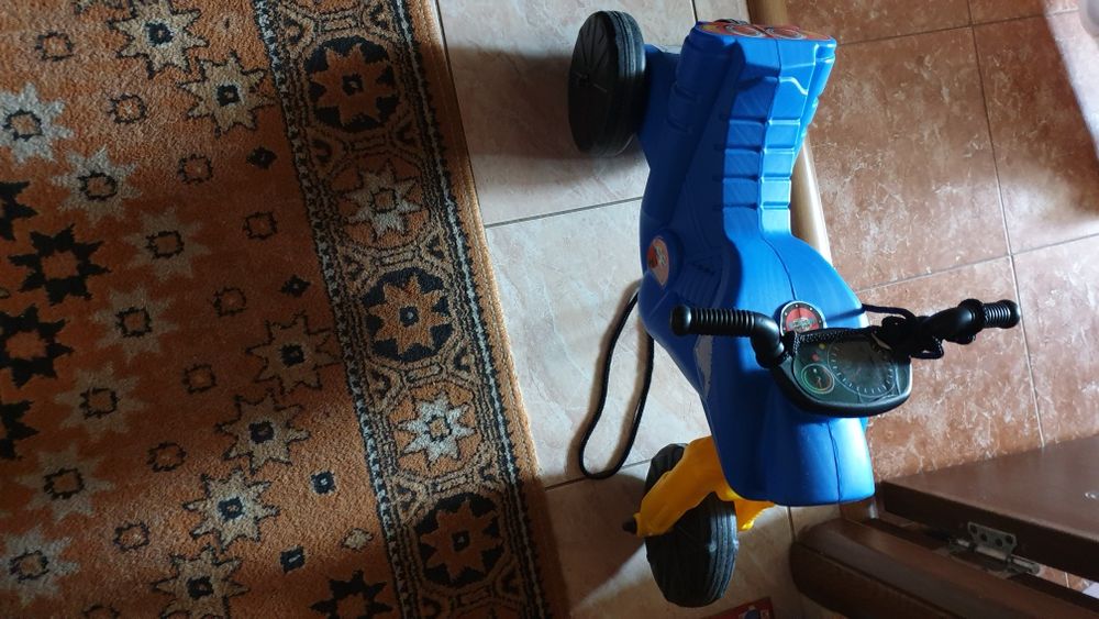 De vânzare tricicleta și antemergator