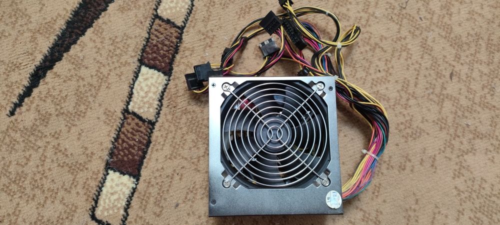 Продам блок питания Huntkey