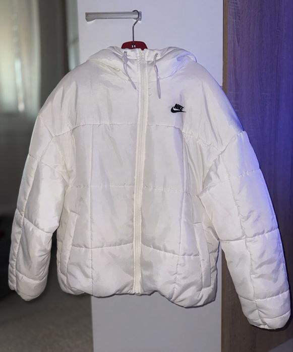 Дамско зимно яке Nike