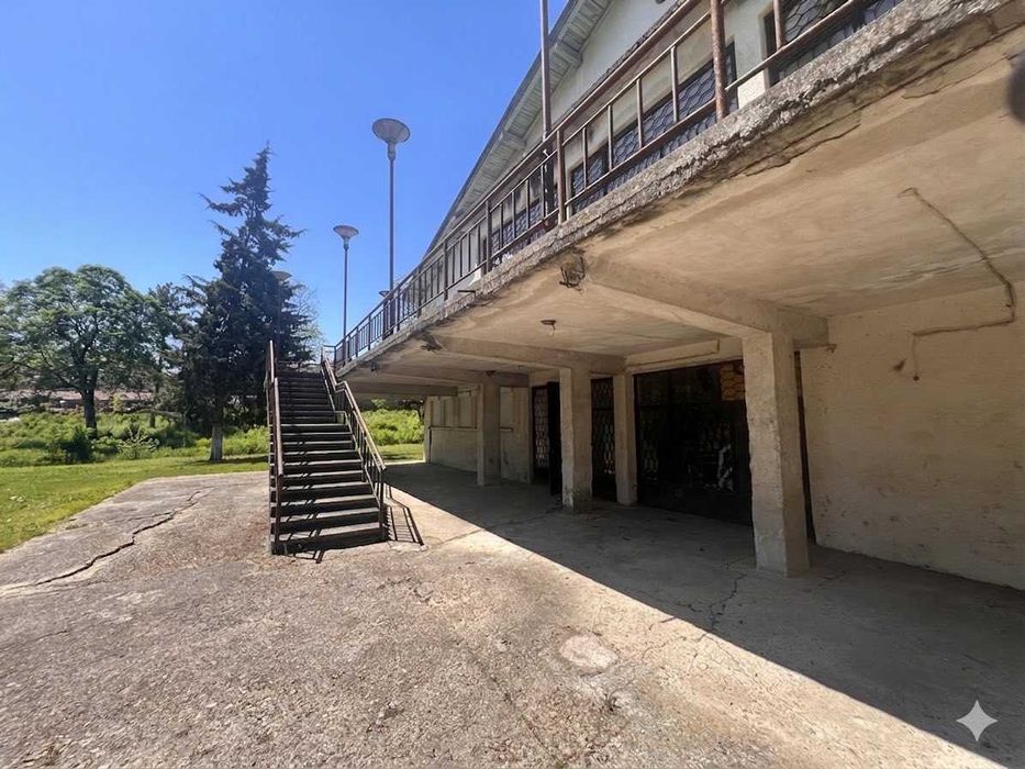 Индустриален имот за продажба в с. Полски Сеновец