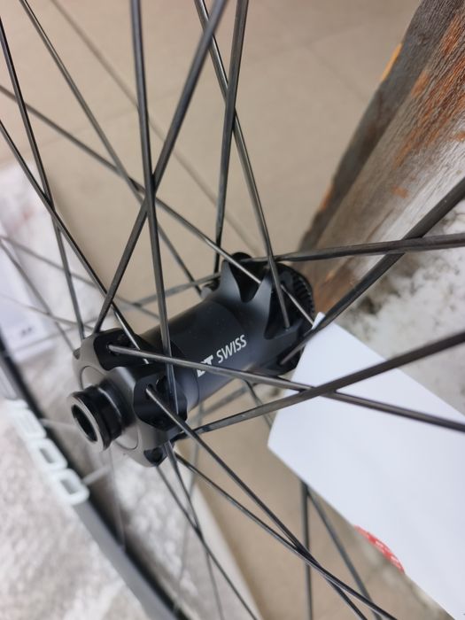 Нови DT Swiss HE 1800 Spline 32 28" HYBRID 12х100 12х142 Шимано хъб