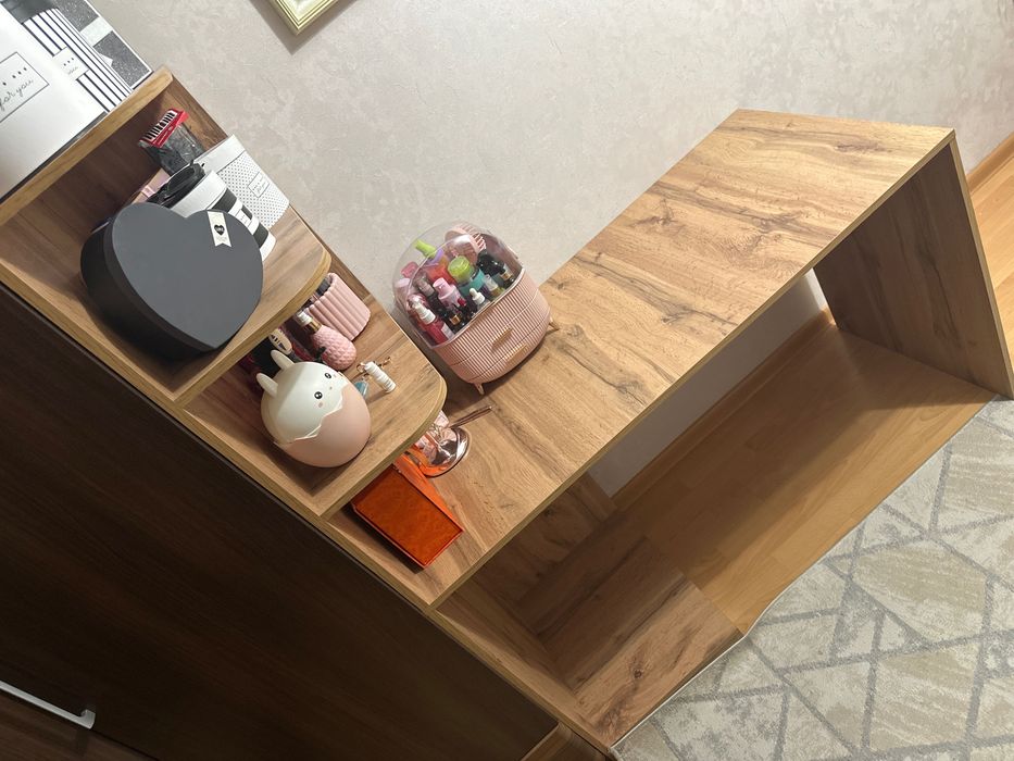 Стол письменный в идеальном состоянии
