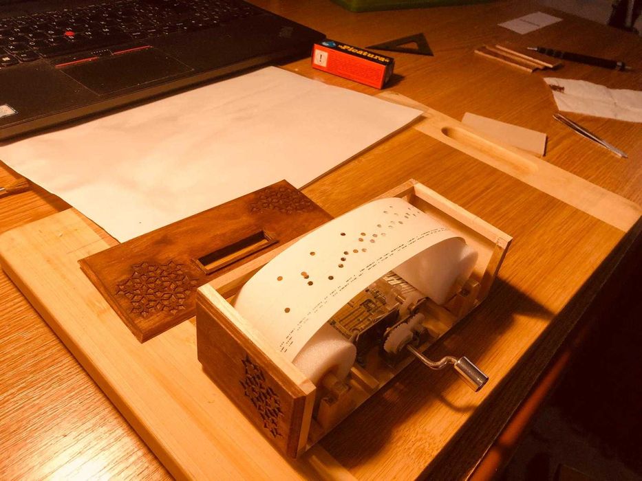 Obiecte de arta personalizate, lucrate manual, la cerere