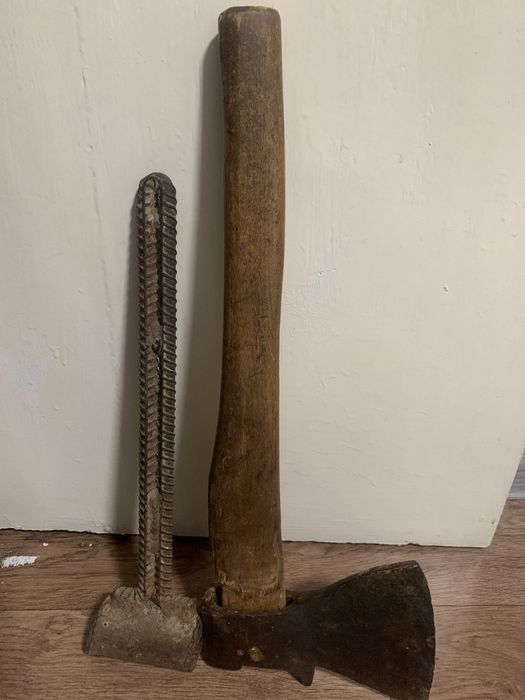 Топор с кувалдой