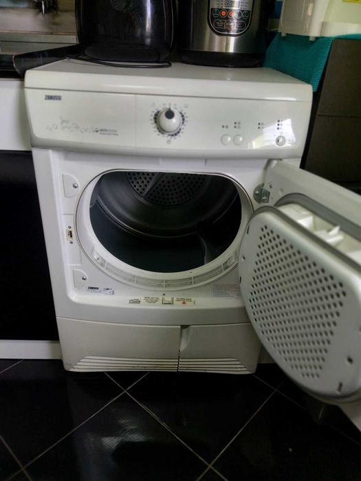 Продавам сушилня ZANUSSI
