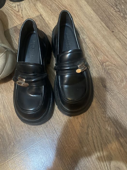 Продам денскую обувь