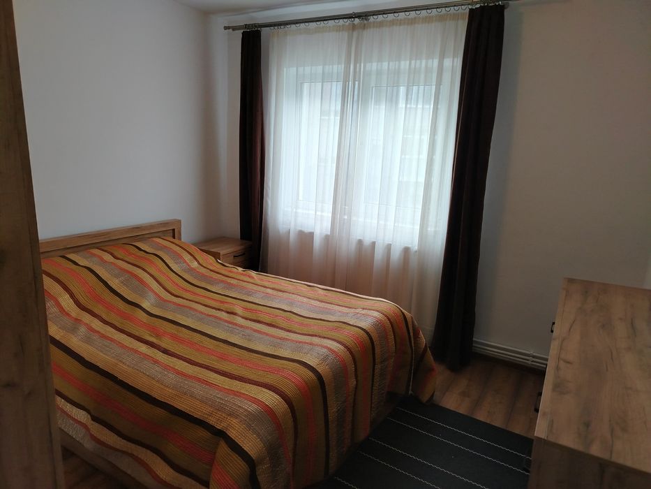 De vânzare apartament cu 2 camere,etaj 1/4,decomandat, amenajat modern, Vitrometan