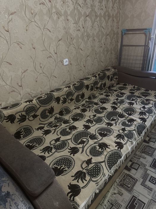 Срочно продам диван с креслом