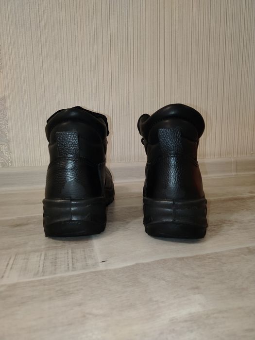 Спецобувь, ботинки кожаные.