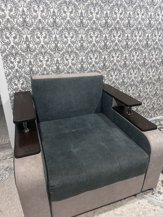 Продается Диван с креслой