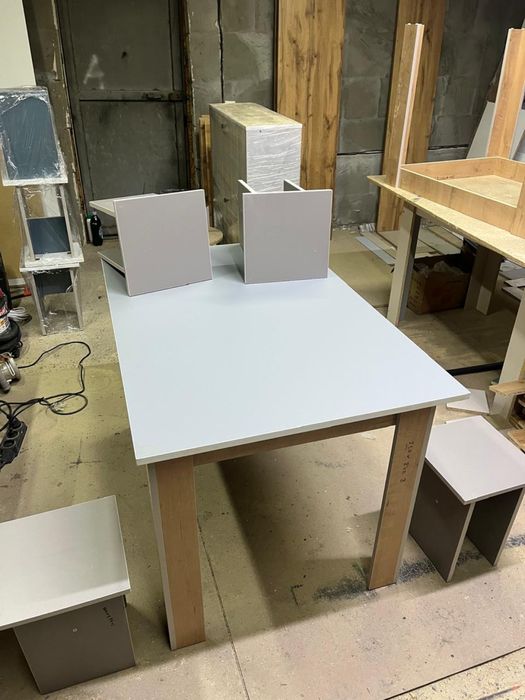 Новый стол стулья парта обувница