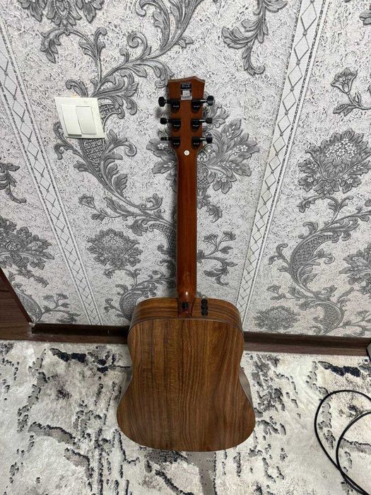 Акустическая гитара Holati zo’r bonusiga chixol qlib beriladi .- 250 $