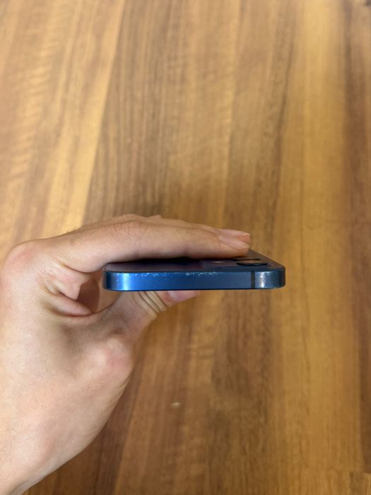 В продаже iPhone 12