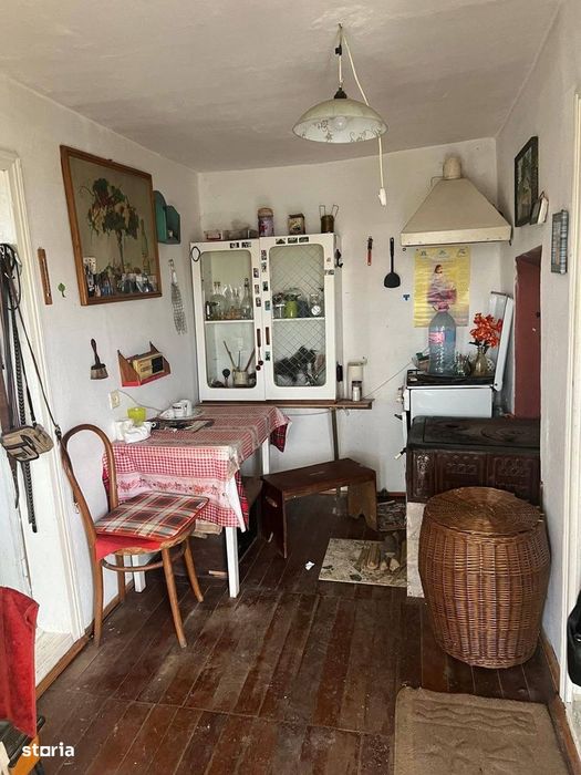 De vanzare casa batraneasca cu anexe, teren de 5000mp in Comuna Cordun