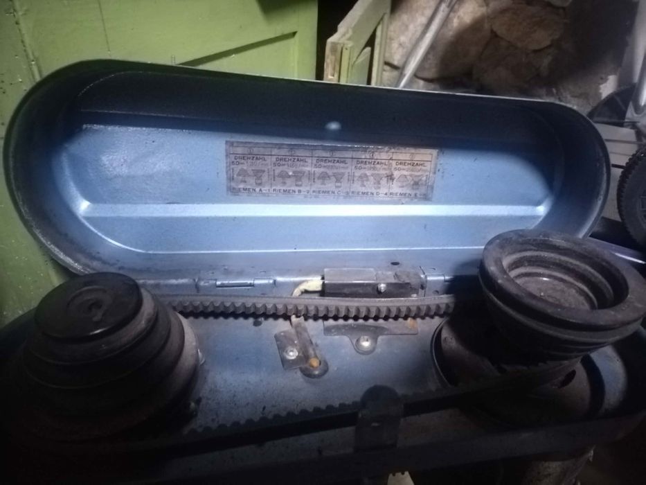 Настолна бормашина със менгеме.
400W / 1400 об.мин
Комплект с менгеме
Отрезната машина за плочки е предназначена за линейно рязане на плочки,