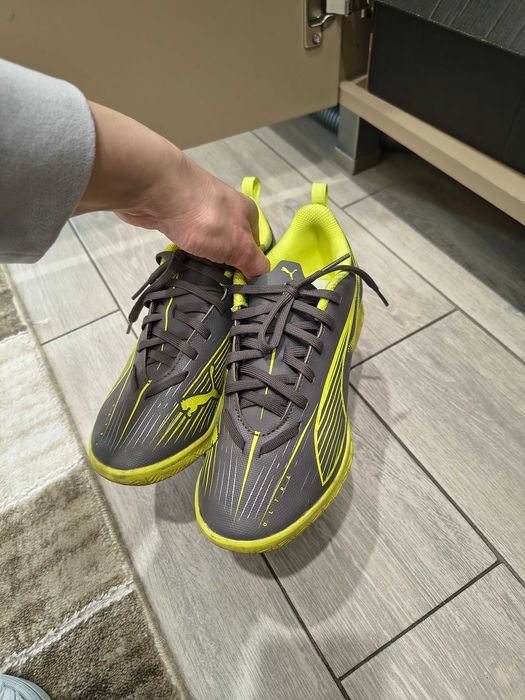 Детски футболни обувки