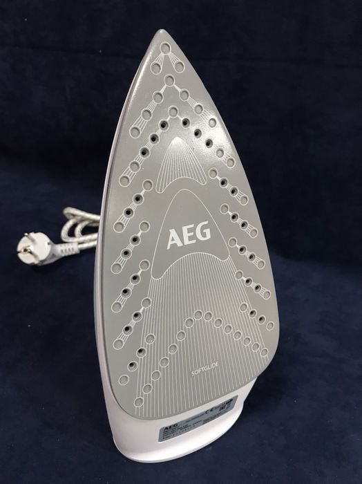 Парна ютия AEG Db