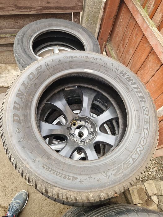 Vând o anvelopă Dunlop 195/65/15 de iarnă