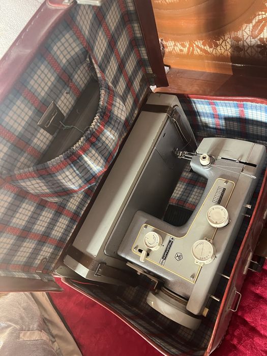 Продам швейную машинку