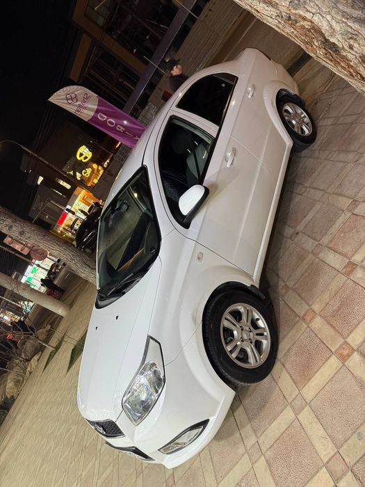 Nexiya 3 ravon sotiladi