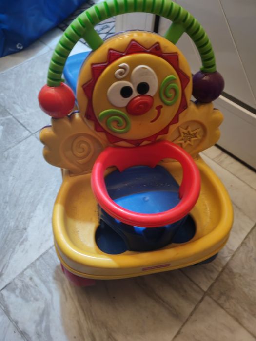 Проходилка -  колело количка за бутане на Fisher Price walker уокър