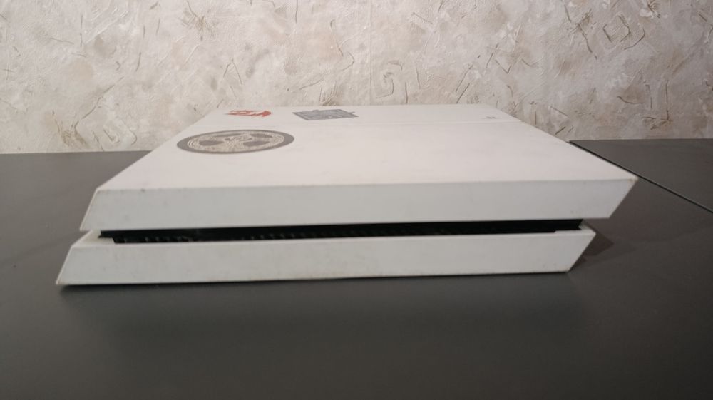 PlayStation 4 500GB + 10 игри  Профилактиран 
Продавам PS4 Fa