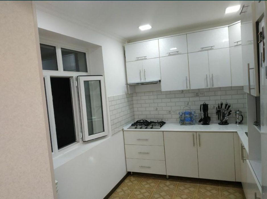 ® Чиланзар Е‼️ [45м²] балкон 1,5х3  средний ремонт 2/4/4 продается.