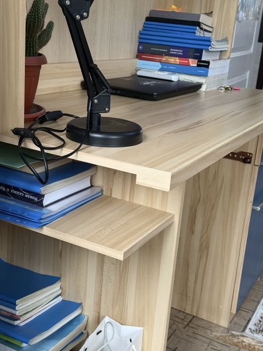 Парта с книжной полкой